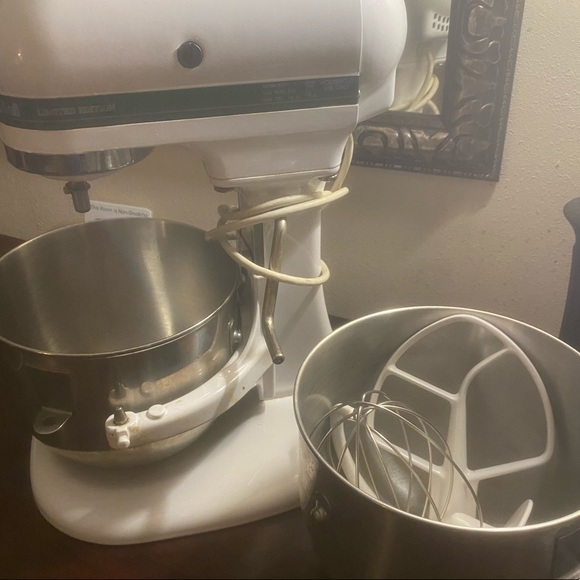 💚VINTAGE KITCHENAID LIMITED EDITION KSM5 MIXER W/2 BOWLS & ALL ATTACHMENTS - Picture 11 of 12